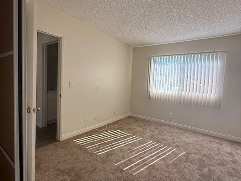 8541 Foothill Blvd., Sunland — Photo 12