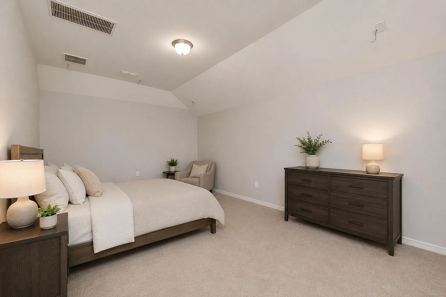 4 bed, 4.0 bath, 3609 sqft, $3,400 — Photo 4