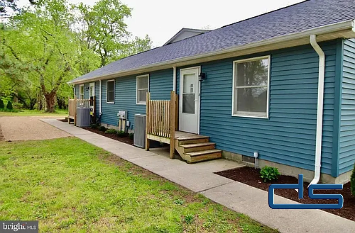 2 bed, 1000 sqft, $1,600 — Photo 2
