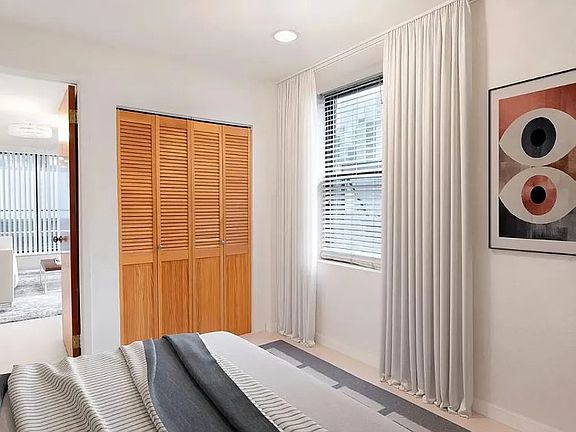 3rd image of 150 W 58th St APT 11C