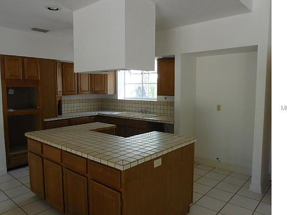 4th image of 15820 Acorn Cir