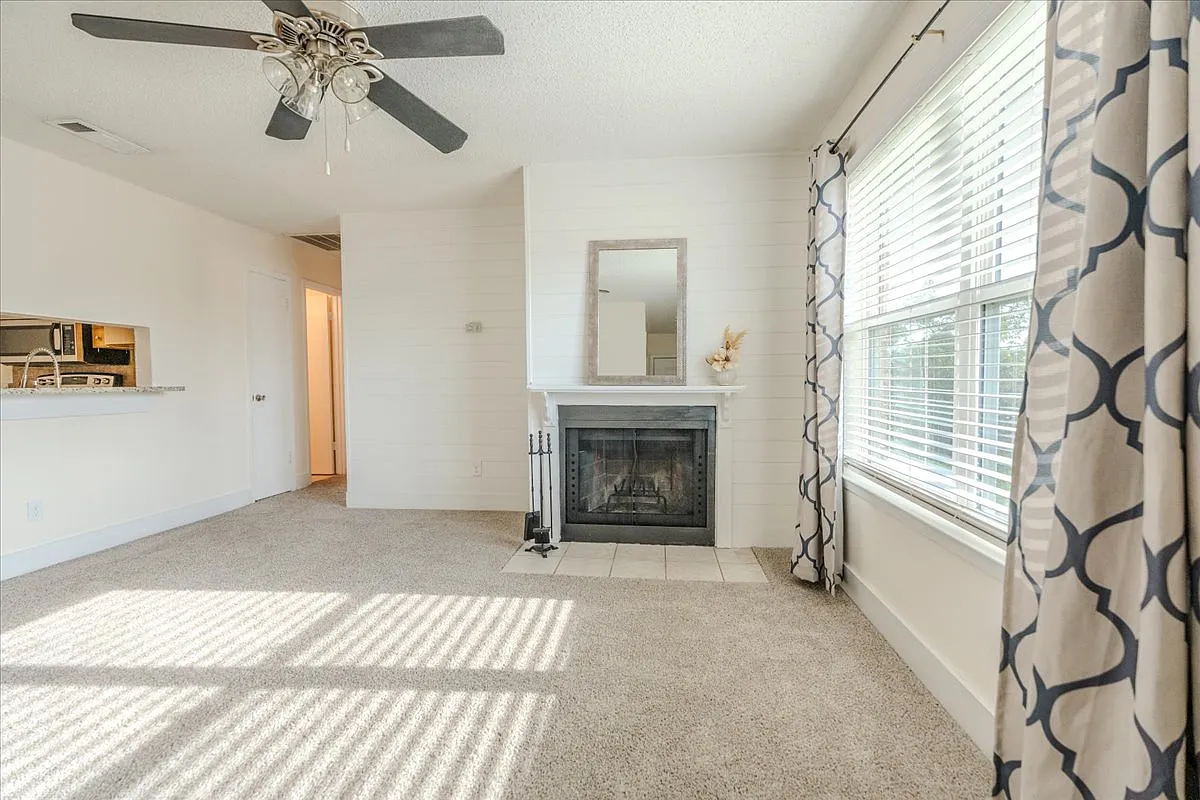 2 bed, 799 sqft, $1,350 — Photo 4
