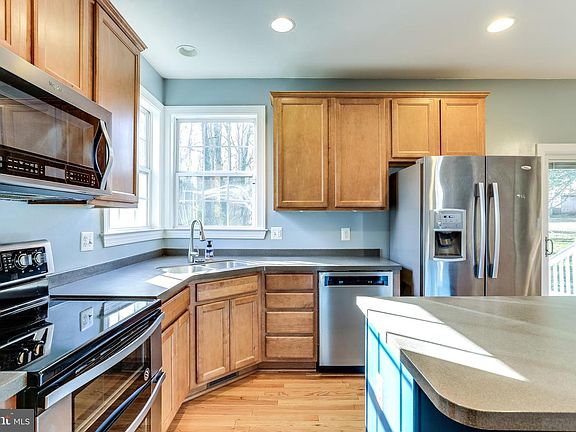 5th image of 83 Hoyle Ln