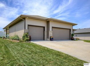 1911 Atlas Dr, Papillion, NE 68133