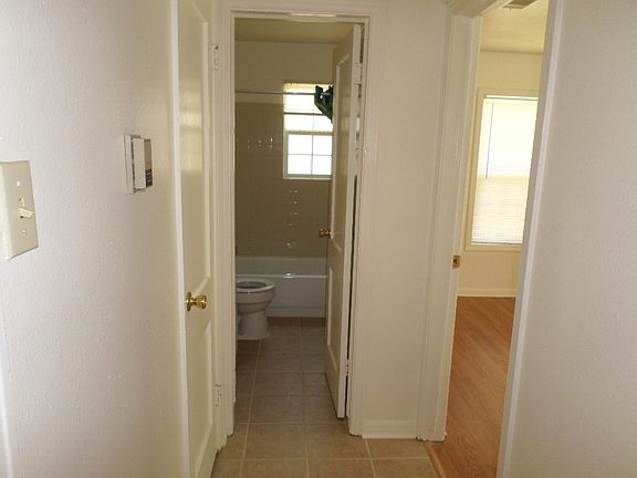 5th image of 1811 Poage Ave
