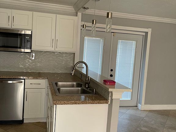3rd image of 2465 Dupree St