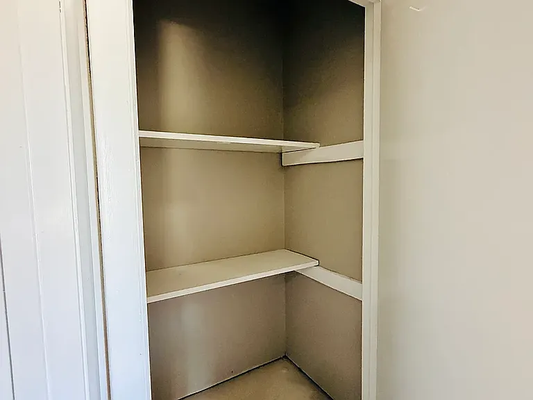 6 Almond Ct #2 — Photo 2