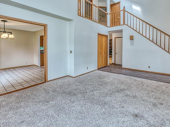 2nd image of 3833 Riverton Ave