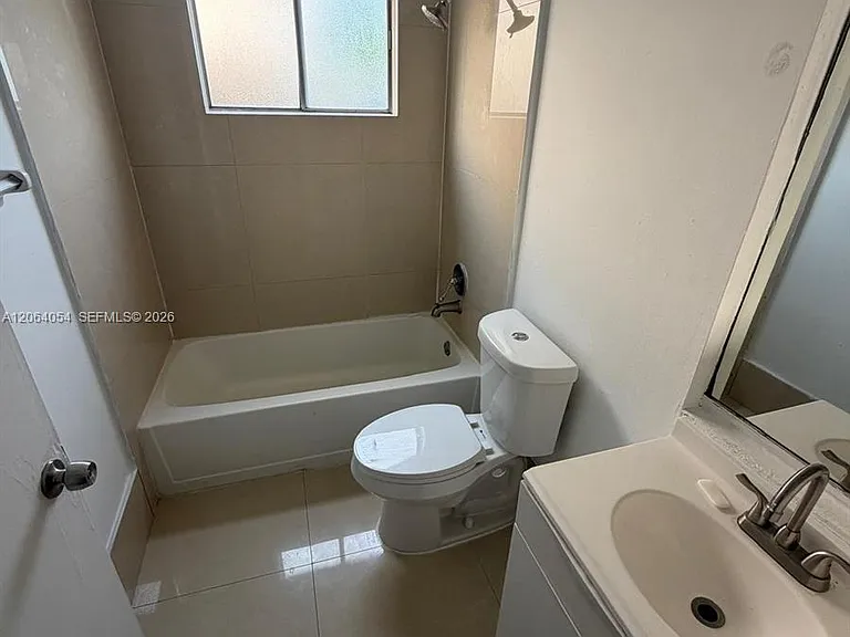 1501 W 42nd St #102 — Photo 3