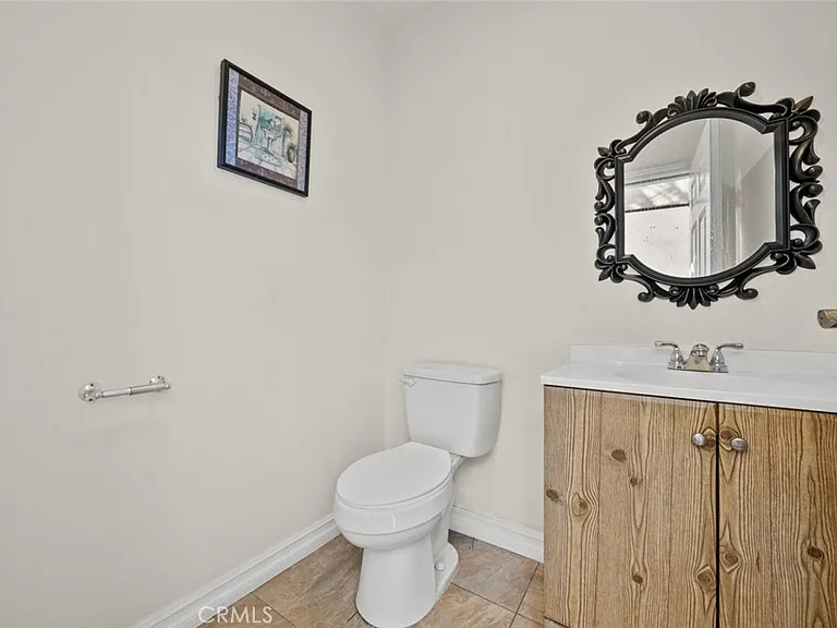 11252 Saticoy St — Photo 29