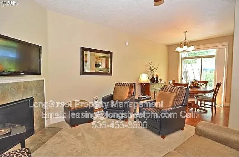 3 bed, 2.5 bath, 1460 sqft, $2,595 — Photo 3