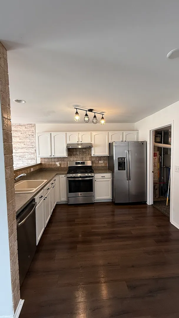 2 bed, 2.5 bath, 1381 sqft, $2,590 — Photo 2