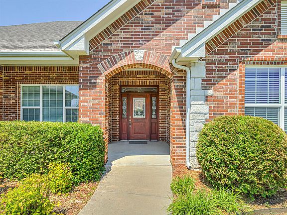 5th image of 1227 Manor Dr