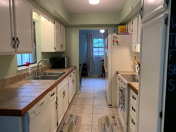 4th image of 3830 NE 22nd Ave