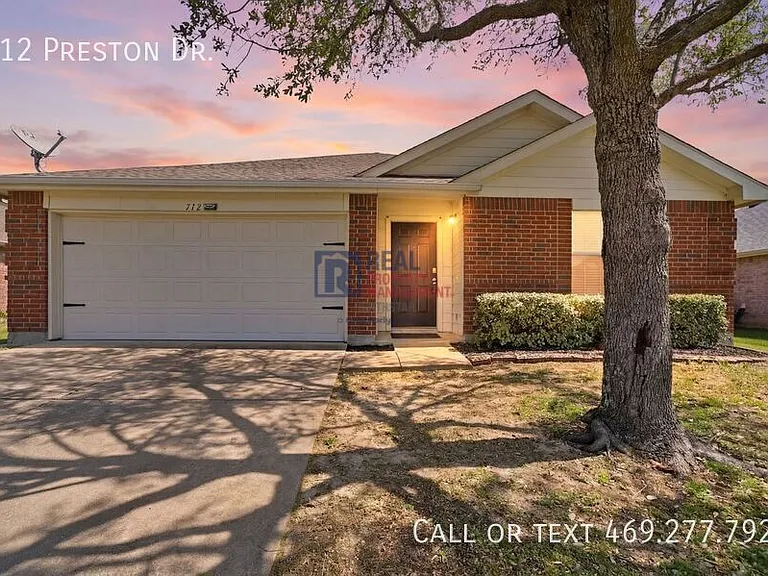 712 Preston Dr — Photo 2
