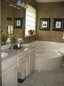 4th image of 2317 Stennett Dr