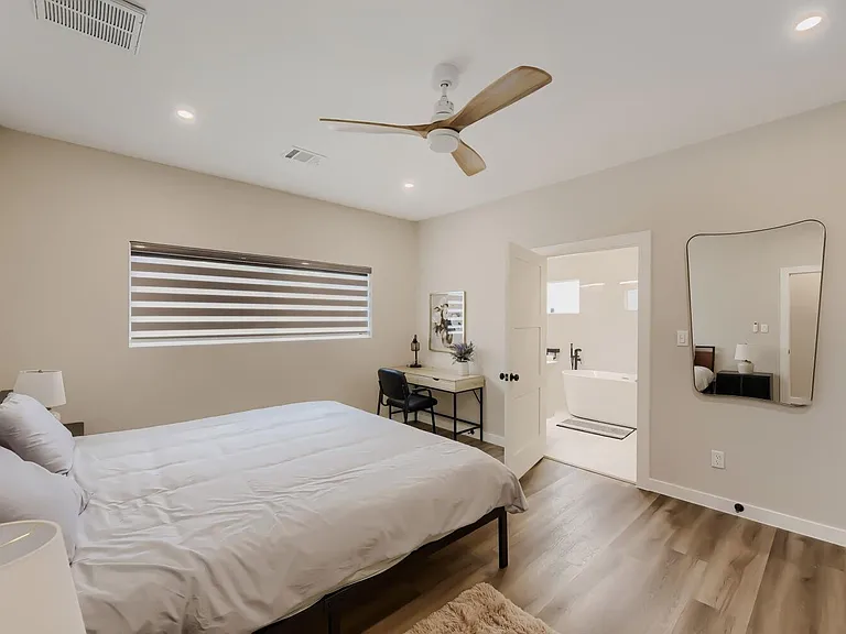 8815 Sharpview Dr — Photo 18