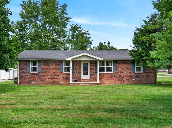 627 Baker Dr, Lafayette, TN 37083