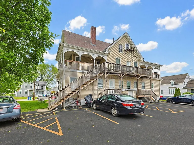 127 Park St #10 — Photo 24