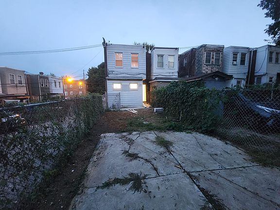 4th image of 265 E Duval St