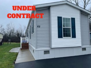 62 Elmhurst Dr, Lockport, NY 14094