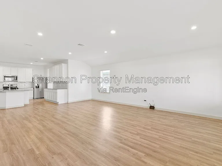 7915 Murciana Dr — Photo 17