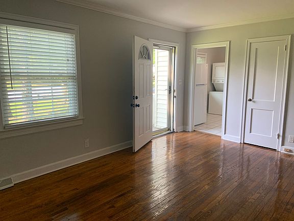 3rd image of 2700 Shady Lawn Dr