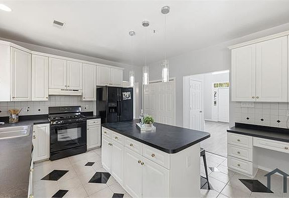 4th image of 10408 Foxlake Dr