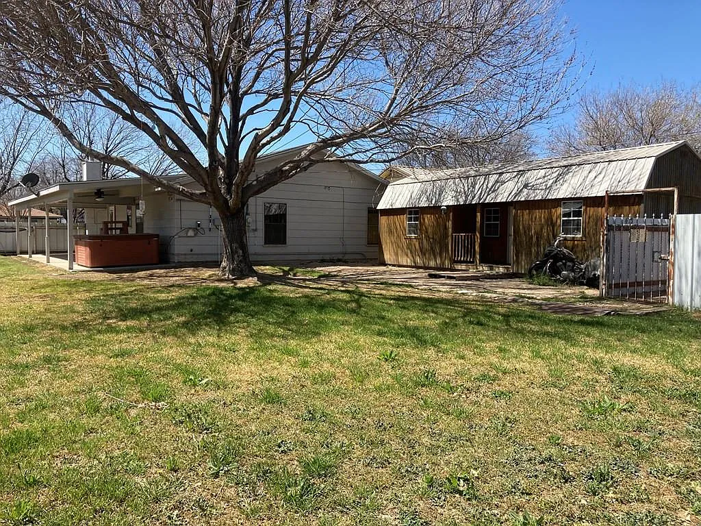 3 bed, 1240 sqft, $1,600 — Photo 2
