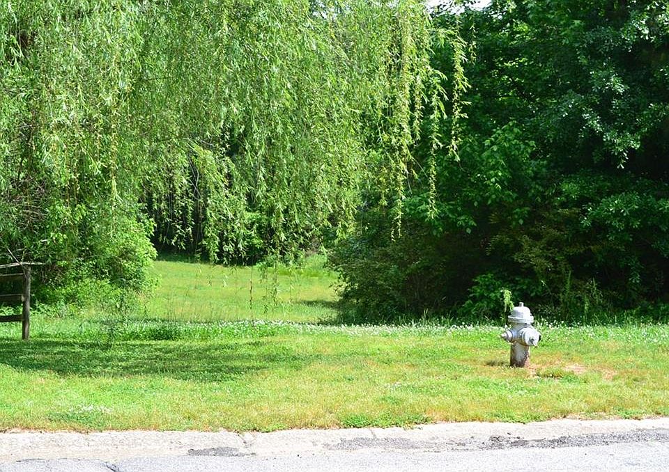 2nd image of 3020 Pebblebrook Dr