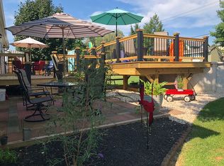 245 E Beaver St, Hallam, PA 17406
