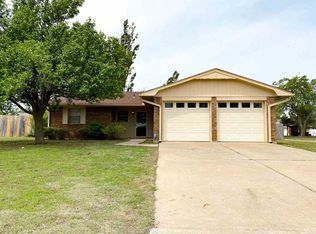 401 SW 45th St, Lawton, OK 73505