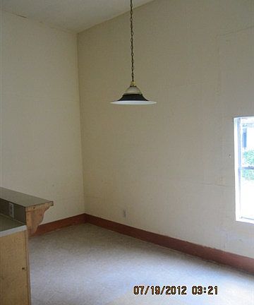 5th image of 605 Elgie St