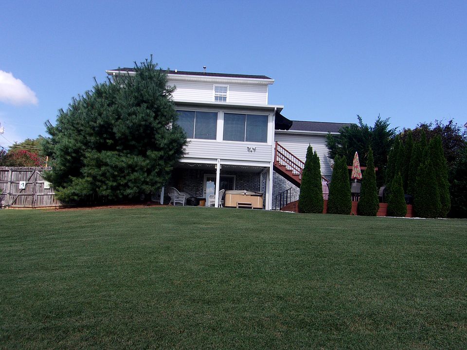 1st image of 148 Lakeview Ln