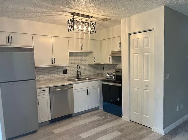 Canterbury Place Apartments — Photo 1