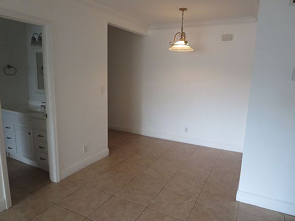 4th image of 2424 SE Seventeen Street Cswy #106B