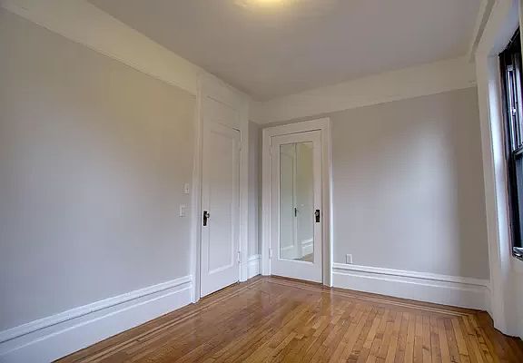 5th image of 158 W 81st St APT 61