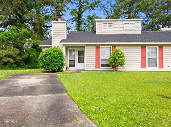 138 Village Ct, Jacksonville, NC 28546