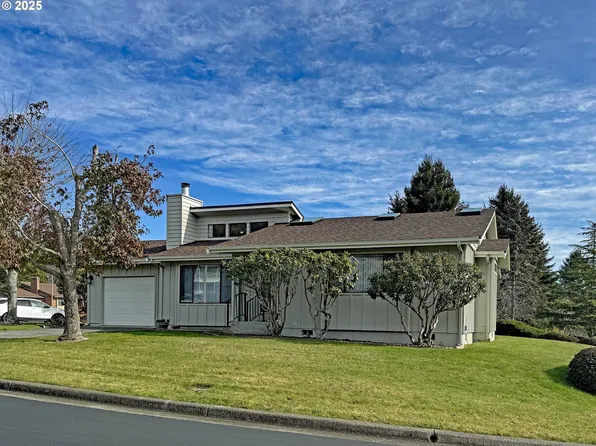 822 Brookhaven Dr, Brookings, OR 97415