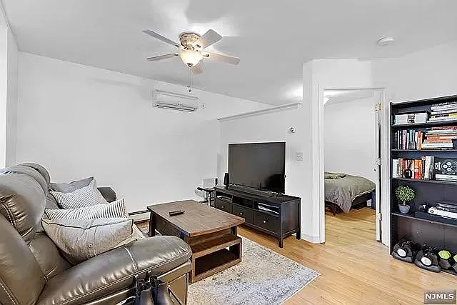 116 Willow Ave #3 — Photo 3