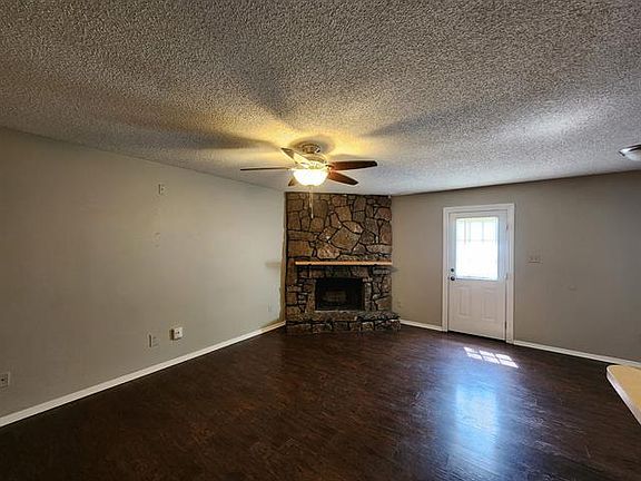 2nd image of 3053 Leeridge Dr