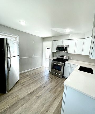 2nd image of 19517 Beverly Ave
