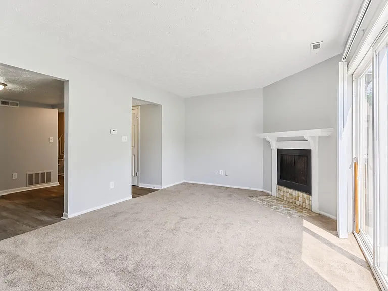 Castleton Manor Apartments — Photo 44