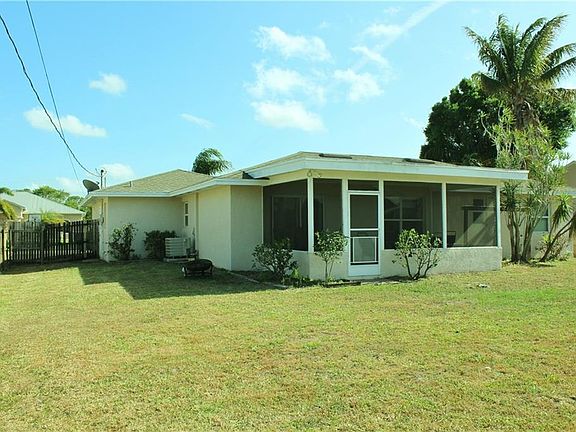 4th image of 2471 SE Alfonso Ave