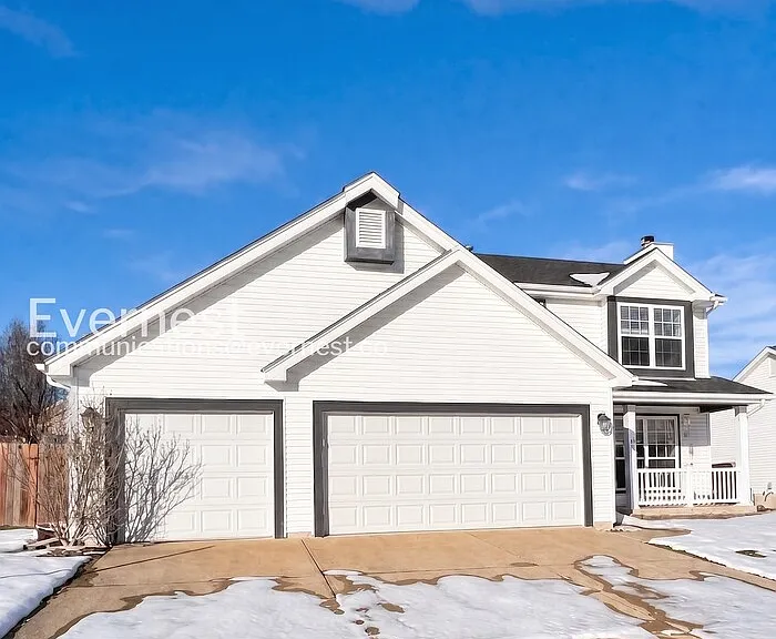 129 Royallbrook Ln — Photo 1