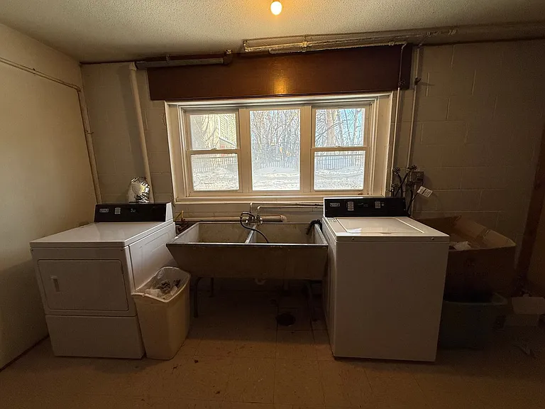 330 Annapolis — Photo 12