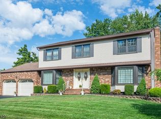 26 Phyllis Ln, Fairfield, NJ 07004