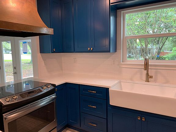 3rd image of 606 Larkwood Dr