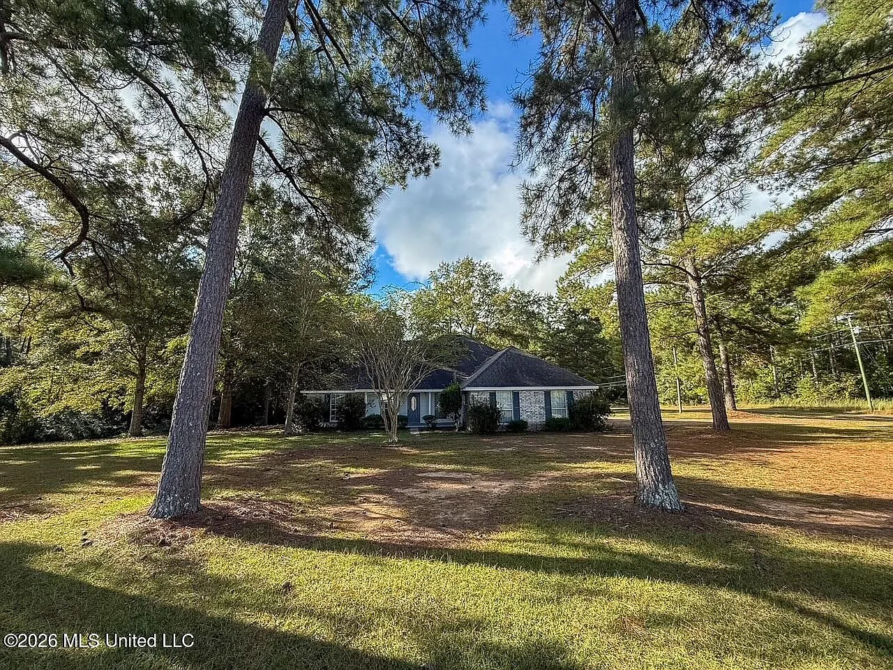3 bed, 2.0 bath, 1362 sqft, $1,600 — Photo 1