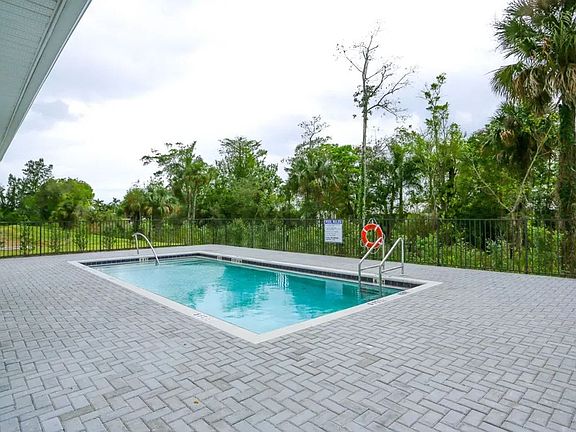3rd image of 3050 Thomasson Dr Unit 101